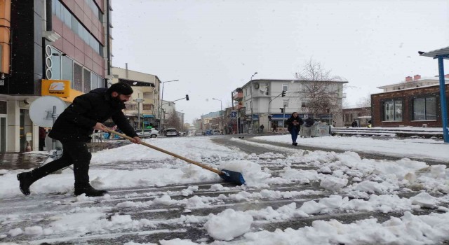 Ardahanlılar Nisanda güne karla uyandı