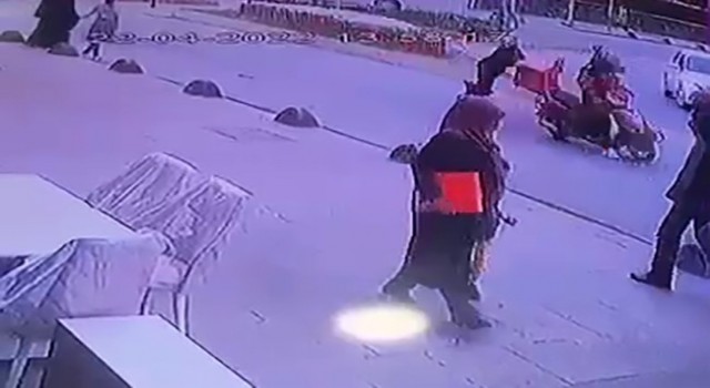 Arnavutköyde kadının ölümden döndüğü kaza kamerada