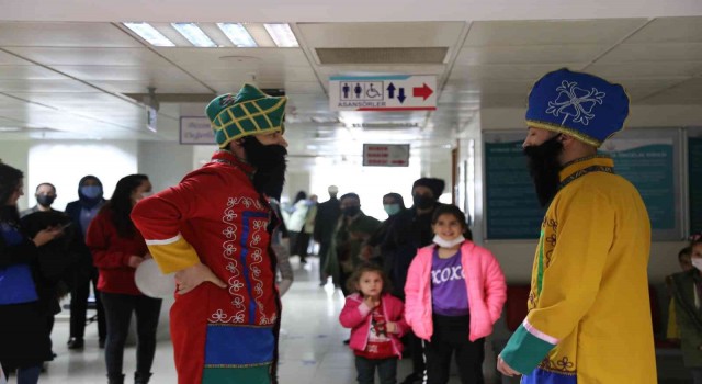 Artvinde hastanede tedavi gören çocuklar için tiyatro etkinliği düzenlendi