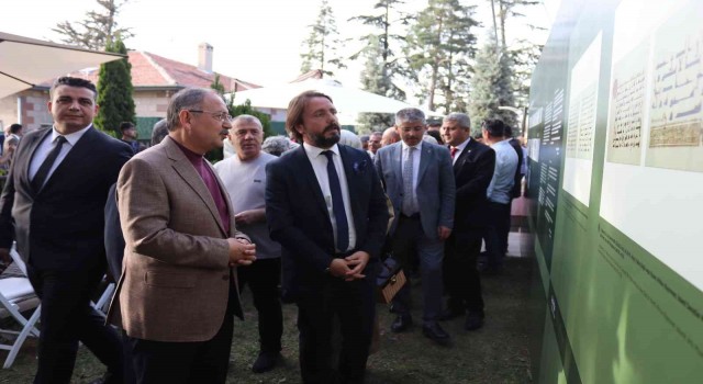Asırlık Kuran-ı Kerimlerin tıpkıbasımları Talasta sergileniyor