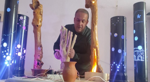 Atık malzemeleri süs eşyasına dönüştürüyor