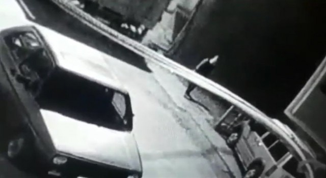 Avcılarda evlerden 12 adet cep telefonu çalan hırsız tutuklandı