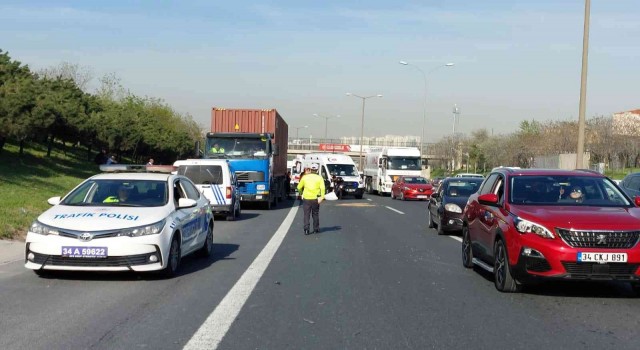 Avcılarda tıra çarpan motosikletin sürücüsü hayatını kaybetti