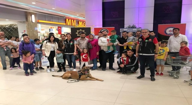 AVMde narkotik köpeğiyle uyuşturucuyla mücadele