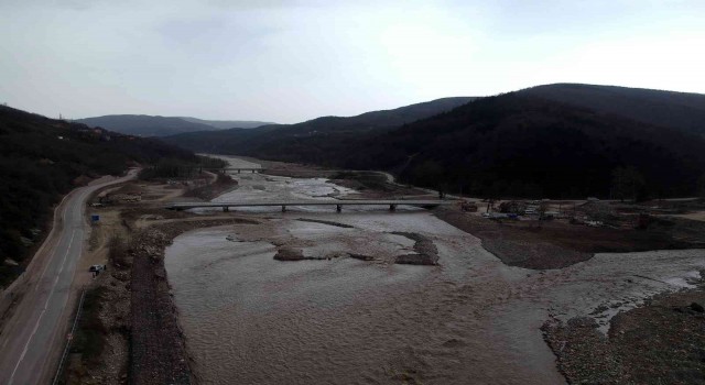 Ayancıkta İkisu Köprüsü tamamlanmak üzere