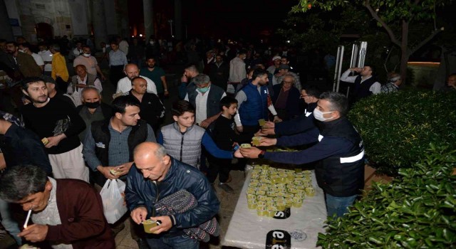 Aydın Büyükşehir Belediyesinden Kadir Gecesinde limonata hayrı