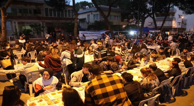 Aydın Büyükşehir Belediyesinin iftar sofrasına binlerce öğrenci konuk oldu