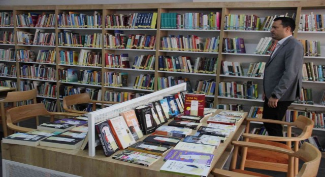 Aydın İl Kültür Müdürü Tuncer, yaklaşık 520 bin liraya donatılan Sultanhisar Kütüphanesini tanıttı
