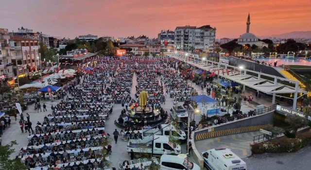 Aydınlılar Büyükşehirin iftar programında bir araya geldi