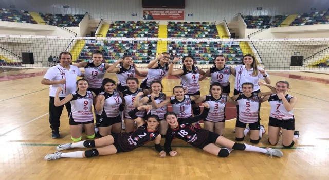 Ayvalıkspor küçük kızlar da il şampiyonu