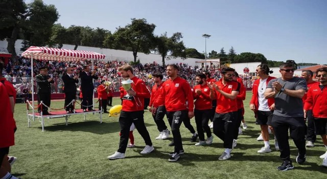 Ayvalıkta 23 Nisan coşkusu zirveye taşındı