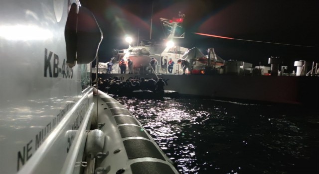 Ayvalıkta 33 göçmen kurtarıldı