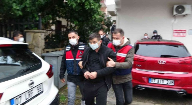 Babanın gözyaşlarıyla yalvarıp teslim olmasını sağladığı şüpheli, ikinci operasyonda yakalanacağını anlayınca intihar etti