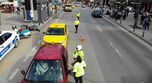 Bağdat Caddesinin trafiği onlara emanet