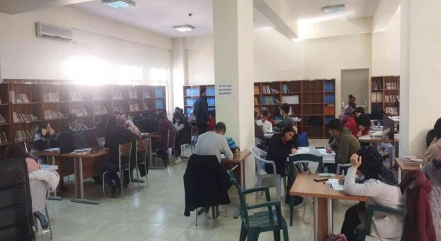 Bağlar Belediyesinin ücretsiz kütüphanesine yoğun ilgi
