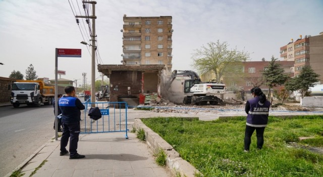 Bağlarda kamulaştırılan yapının yıkımı gerçekleşti