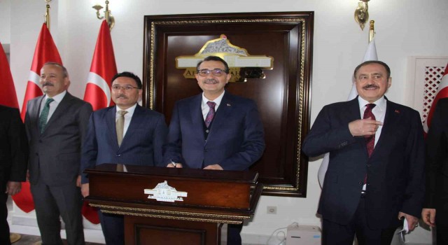 Bakan Dönmez, Afyonkarahisar Valisi Gökmen Çiçeki ziyaret etti