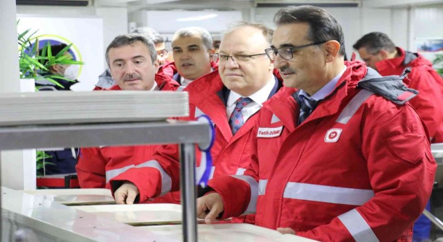 Bakan Dönmez, Filyos Limanında çalışanlar ile iftar yaptı