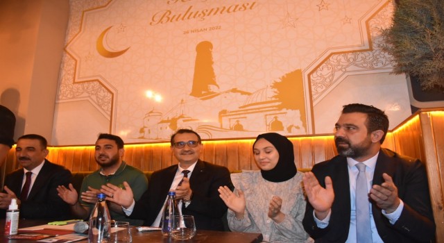 Bakan Dönmez, Siirtte gençlerle buluştu
