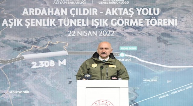 Bakan Karaismailoğlu, Aşık Şenlik Tüneline son darbeyi vurdu, ışık göründü