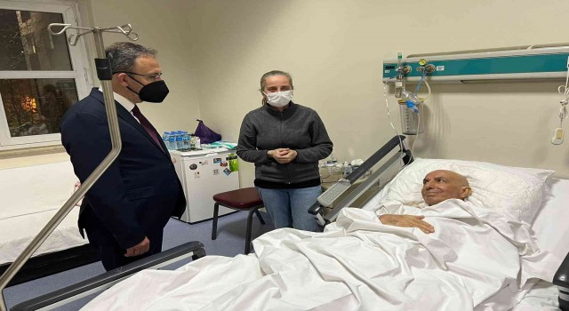 Bakan Kasapoğlu, foto muhabiri Vedat Yangını ziyaret etti