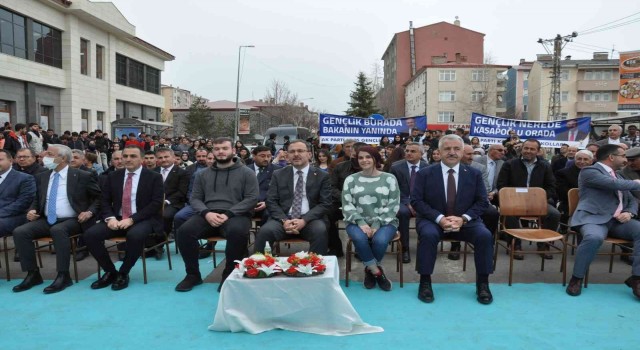 Bakan Kasapoğlu, Karsta Gençlik Merkezinin açılışını yaptı