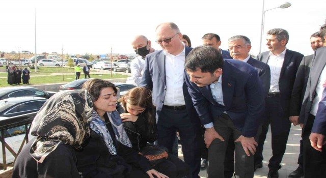 Bakan Kurum, gazi Yıldırımın cenaze namazını kıldı
