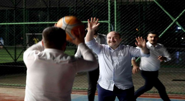 Bakan Varank Esenlerde gençlerin sorularını yanıtladı