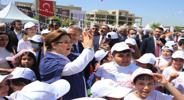 Bakan Yanıktan çocuklara: “Fikirlerinizi hayata geçirme gayreti içinde olun”
