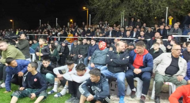 Balıkesirde geleneksel gece güreşlerine 200 pehlivan katıldı