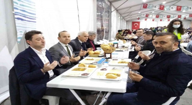 Bandırmada her gün 2 bin kişiye iftar yemeği veriliyor