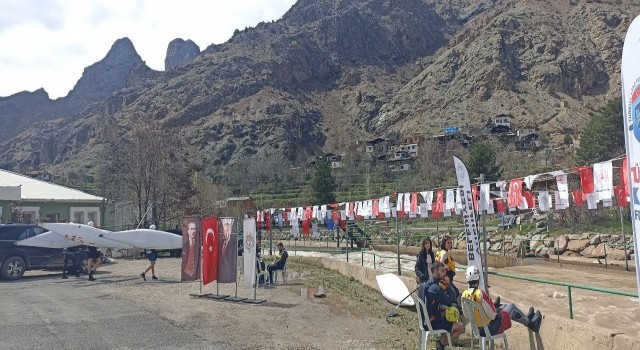 Barhal Çayında son kez düzenlenen kano yarışları nefes kesti