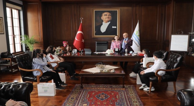 Başkan Akgün: “Türkiyeyi ileriye taşımak sizlerin milli görevidir”