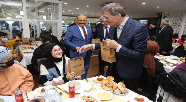 Başkan Alemdar, çocuklarla iftarda buluştu