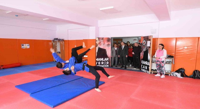 Başkan Altay: “Gençlerle aramızda çok güzel bir muhabbet var”