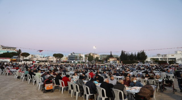 Başkan Atabay, vatandaşlarla iftar sofrasında buluştu