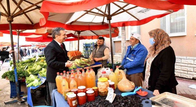 Başkan Ataçtan pazar ziyareti