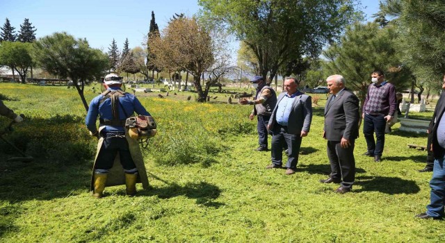 Başkan Ataydan mezarlıklarda bakım denetimi