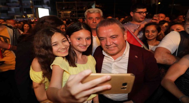 Başkan Böcekten ‘Askıda Bilet kampanyasına destek
