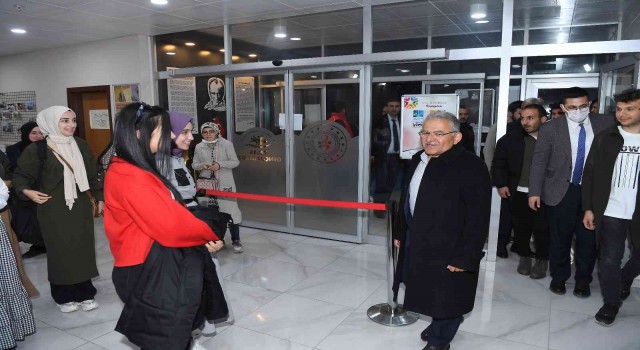 Başkan Büyükkılıç gençlerin davetini geri çevirmedi