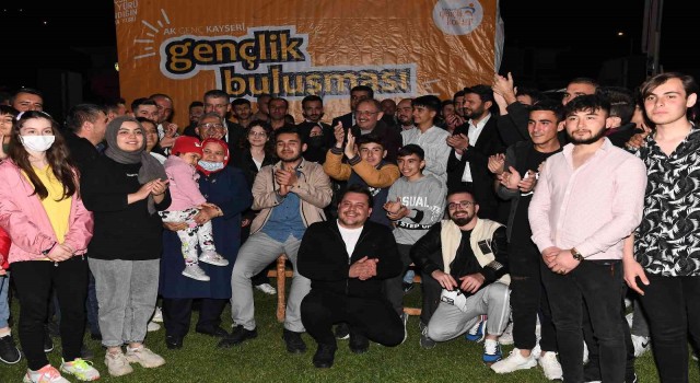 Başkan Büyükkılıç ve Mehmet Özhaseki gençlerle buluştu