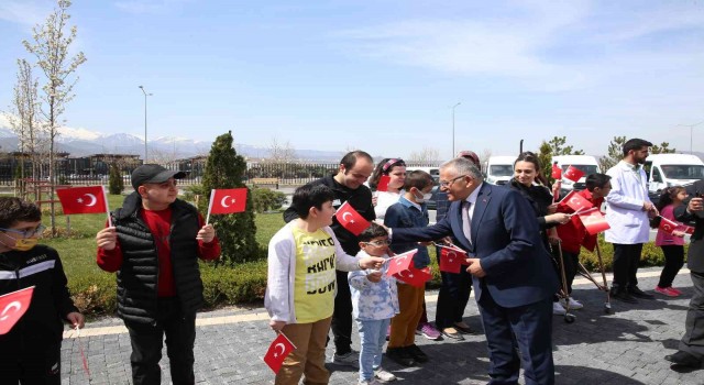 Başkan Büyükkılıçtan özel çocuklarla 23 Nisan kutlaması