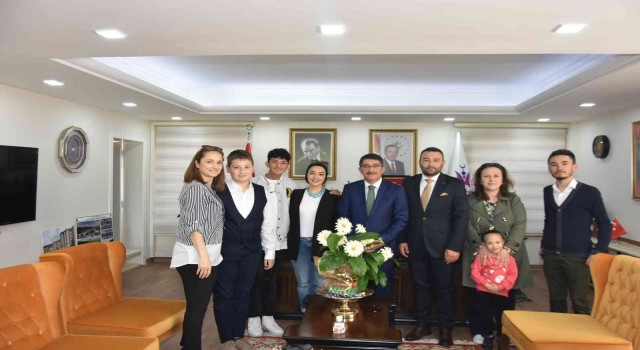 Başkan Çelik koltuğunu devretti