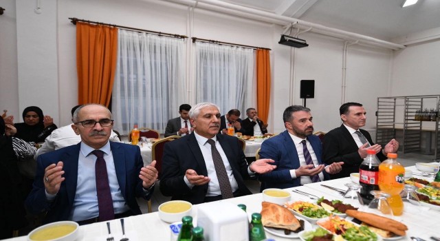 Başkan Çetin: Büyüklerimiz ve Şehit yakınlarımızla aynı sofrada olmak bizim için çok kıymetli