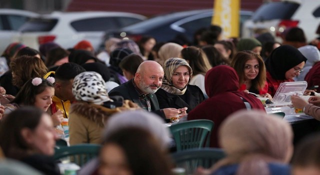 Başkan Çolakbayrakdar iftarda gençlerle buluşuyor