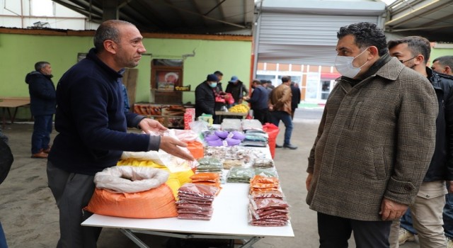 Başkan Demir, sebze meyve pazarını ziyaret etti