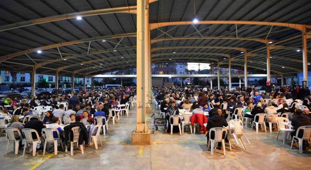 Başkan Esen, iftar sofrasında Konyaaltılılarla buluştu