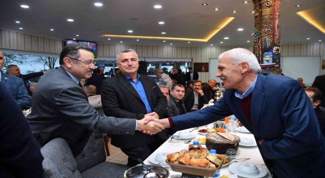 Başkan Genç muhtarlarla iftarda bir araya geldi