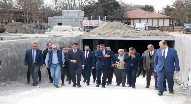 Başkan Gürkan, millet kütüphanesi otoparkında incelemelerde bulundu