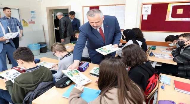 Başkan Kılıçtan 1660 öğrenciye LGS deneme kitabı